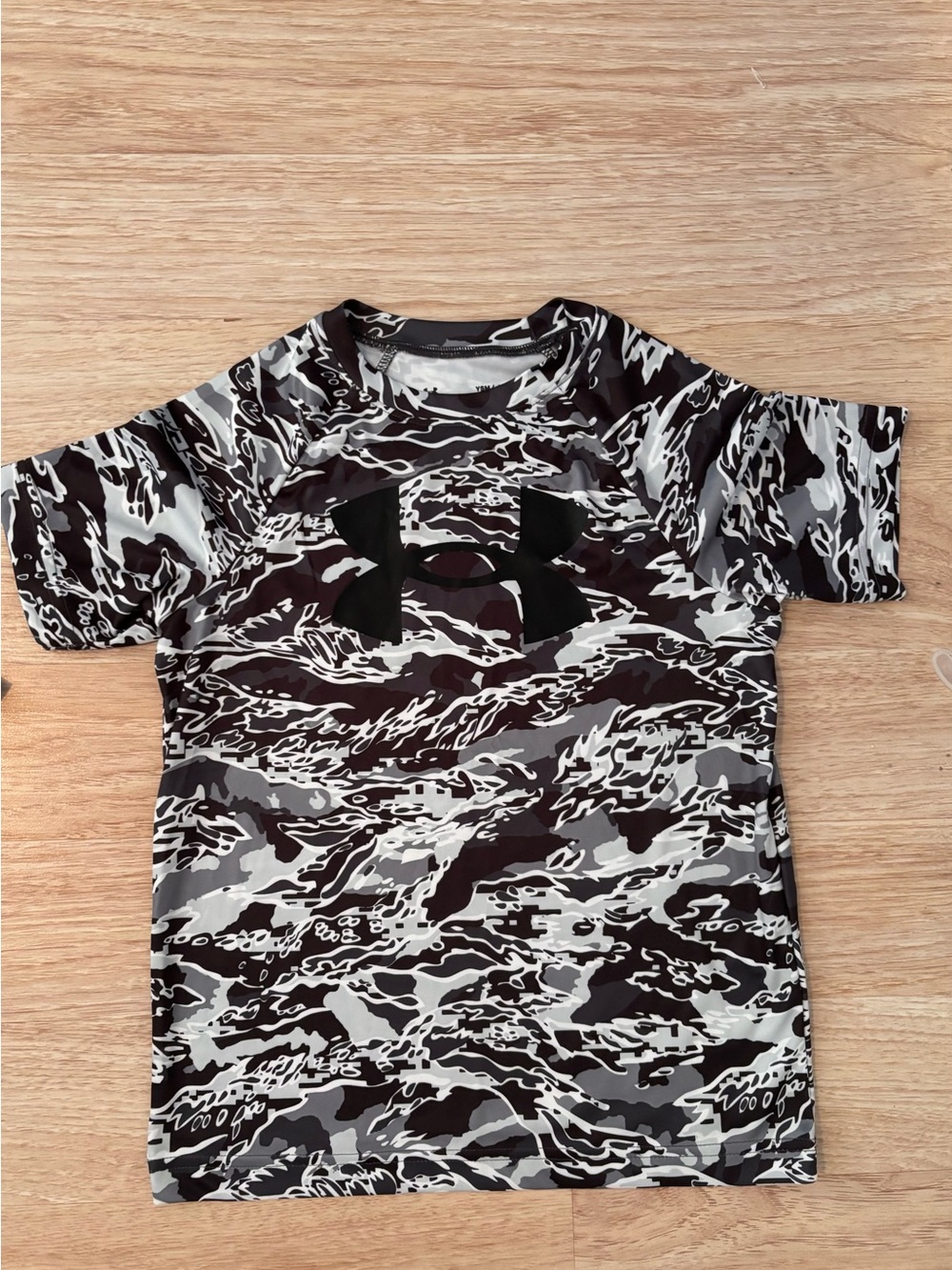 Under Armour t-shirt- youth small